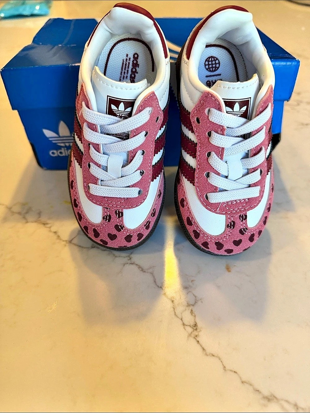 Adidas Samba OG C Kids Sneakers Pink & White with burgundy heart print. Size 6
